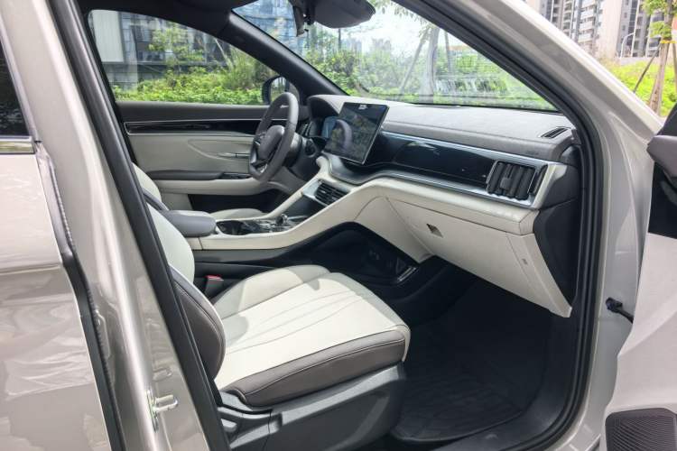 Used BYD Song PLUS New Energy 2025 DM-i Intelligent Driving 112KM Prestige Model Right Front Seat