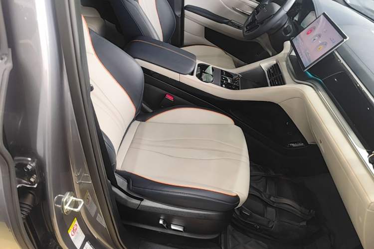 Used BYD Song PLUS New Energy 2025 EV Smart Drive Edition 605km Flagship Model Right Front Seat