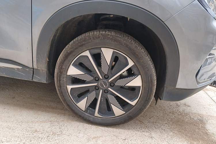 Used BYD Song PLUS New Energy 2025 DM-i 160KM Flagship Model Right Front Wheel Hub