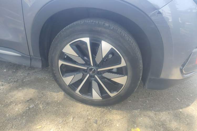Used BYD Song PLUS New Energy 2025 DM-i 112KM Prestige Model Right Front Wheel Hub
