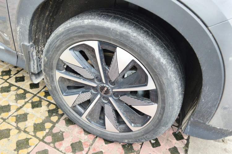 Used BYD Song PLUS New Energy 2025 EV Intelligent Driving Version 520km Premium Model Right Front Wheel Hub