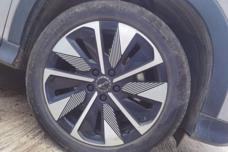 Used BYD Song PLUS New Energy 2025 DM-i Intelligent Driving 160KM Flagship Model Right Front Wheel Hub