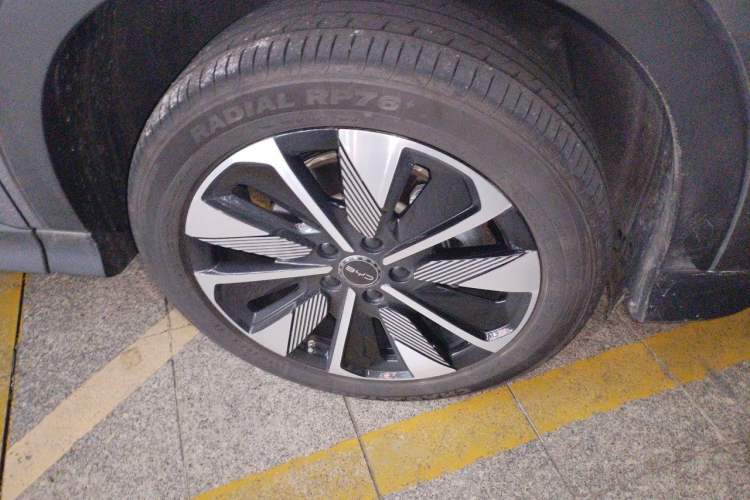 Used BYD Song PLUS New Energy 2025 DM-i Intelligent Driving 112KM Prestige Model Right Front Wheel Hub