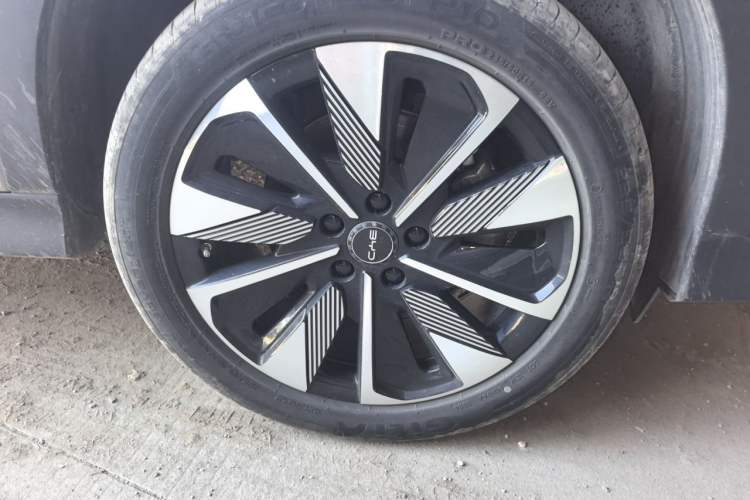 Used BYD Song PLUS New Energy 2025 DM-i 112KM Prestige Model Right Front Wheel Hub