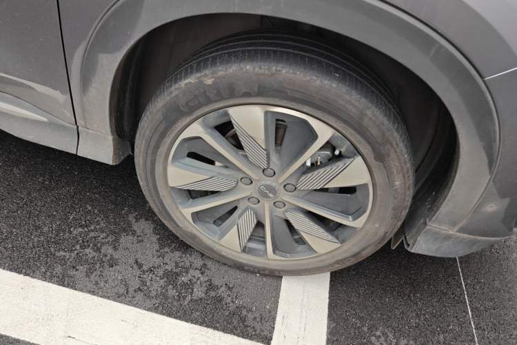 Used BYD Song PLUS New Energy 2025 DM-i 160KM Flagship PLUS Right Front Wheel Hub