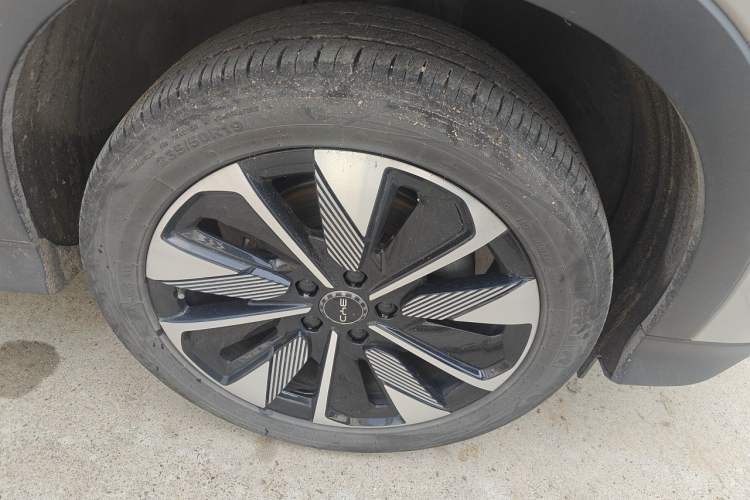 Used BYD Song PLUS New Energy 2025 EV 520km Luxury Version Right Front Wheel Hub