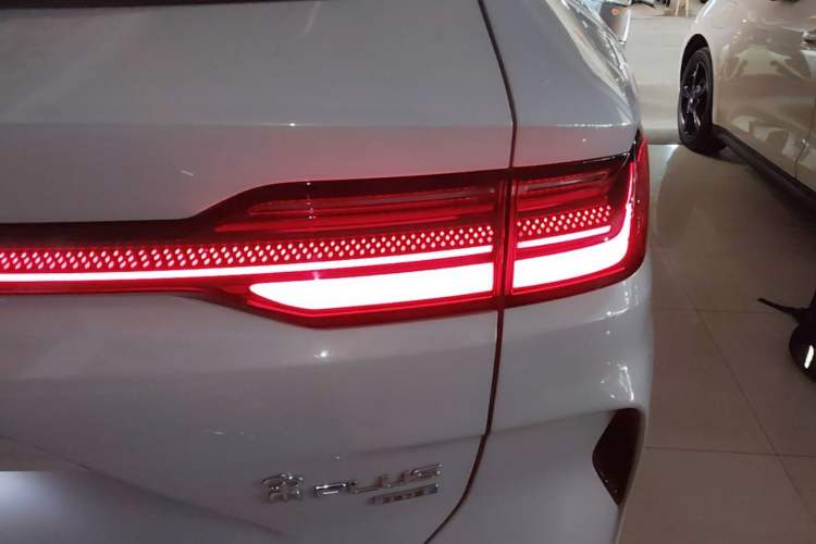 Used BYD Song PLUS New Energy 2025 EV Intelligent Driving Version 520km Premium Model Right Rear Taillight