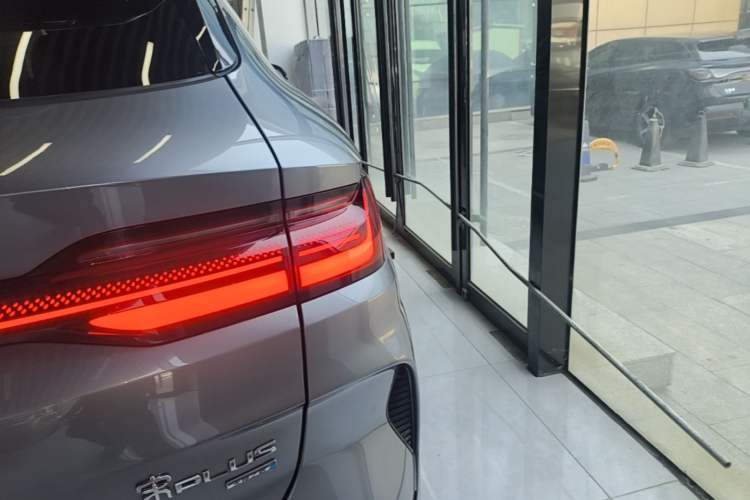 Used BYD Song PLUS New Energy 2025 EV Intelligent Driving Edition 520km Luxury Model Right Rear Taillight