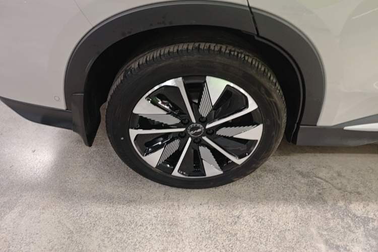 Used BYD Song PLUS New Energy 2025 EV Intelligent Driving Edition 520km Luxury Model Right Rear Wheel Hub