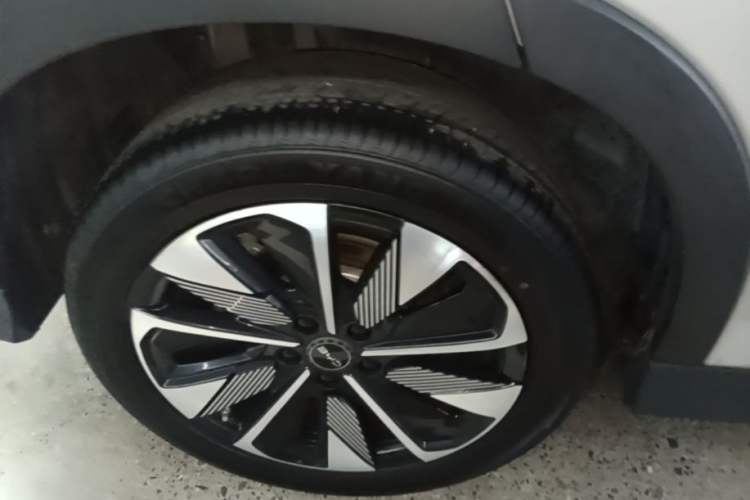 Used BYD Song PLUS New Energy 2025 DM-i 112KM Prestige Model Right Rear Wheel Hub