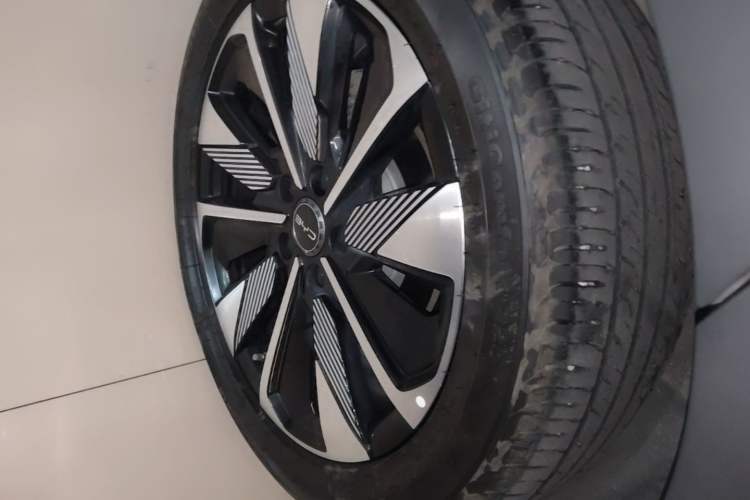 Used BYD Song PLUS New Energy 2025 EV Intelligent Driving Version 520km Premium Model Right Rear Wheel Hub