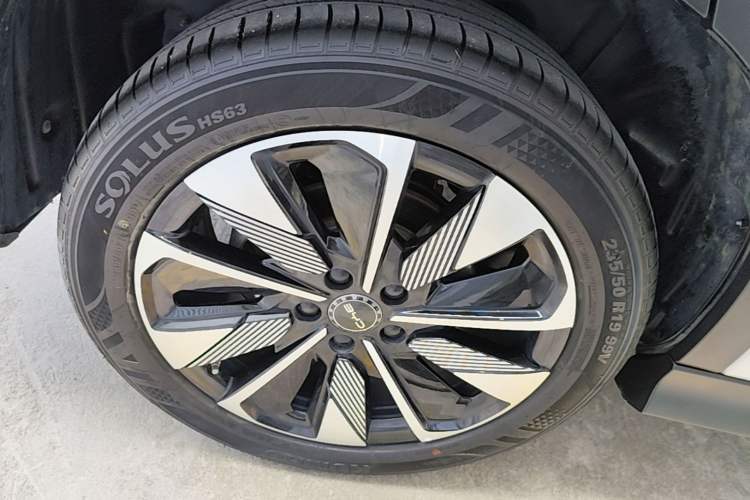 Used BYD Song PLUS New Energy 2025 DM-i Intelligent Driving 112KM Prestige Model Right Rear Wheel Hub