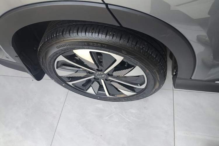 Used BYD Song PLUS New Energy 2025 EV Intelligent Driving Edition 520km Luxury Model Right Rear Wheel Hub