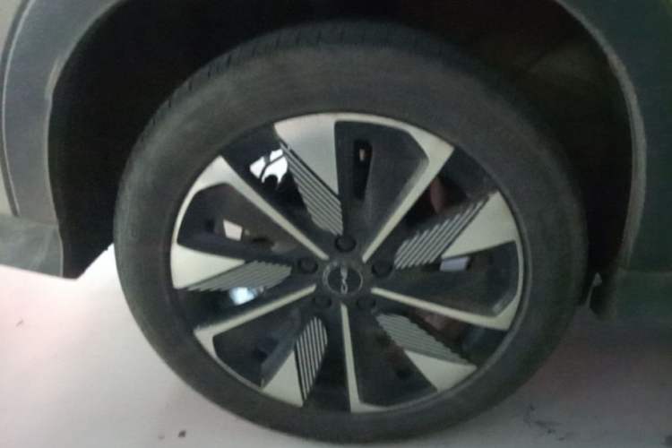 Used BYD Song PLUS New Energy 2025 EV Intelligent Driving Edition 520km Luxury Model Right Rear Wheel Hub