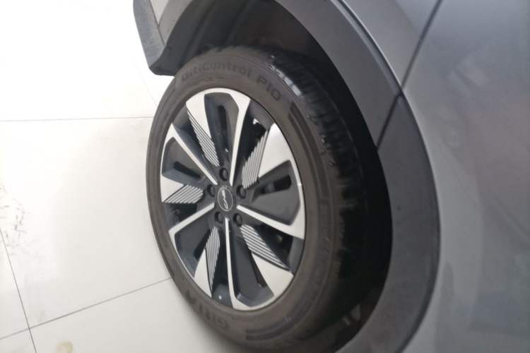 Used BYD Song PLUS New Energy 2025 DM-i 112KM Prestige Model Right Rear Wheel Hub