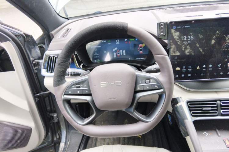 Used BYD Song PLUS New Energy 2025 EV Intelligent Driving Version 520km Premium Model Steering Wheel