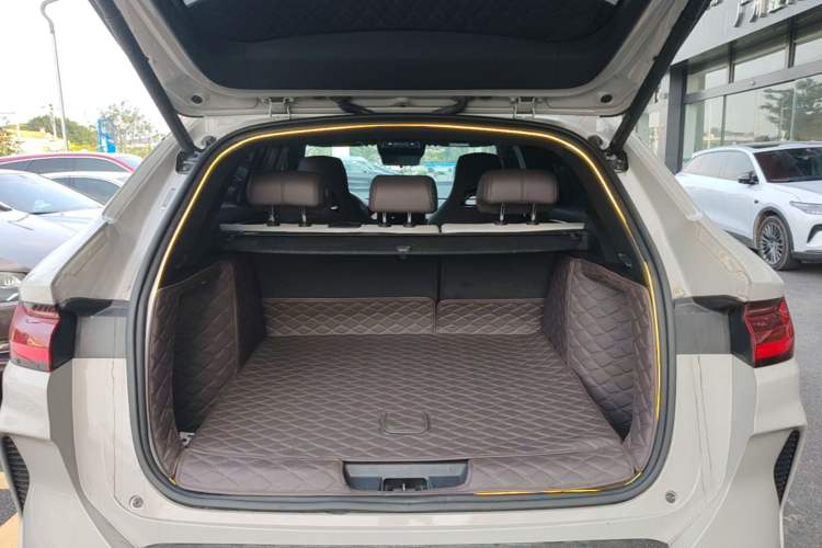 Used BYD Song PLUS New Energy 2025 DM-i 112KM Prestige Model Trunk