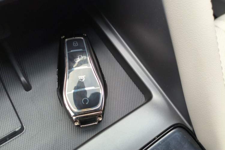 Used BYD Song PLUS New Energy 2025 DM-i Smart Drive 112KM Prestige Model Vehicle Key