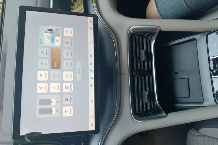 Used BYD Song PLUS New Energy 2025 EV 520km Premium Version Audio And AC Panel