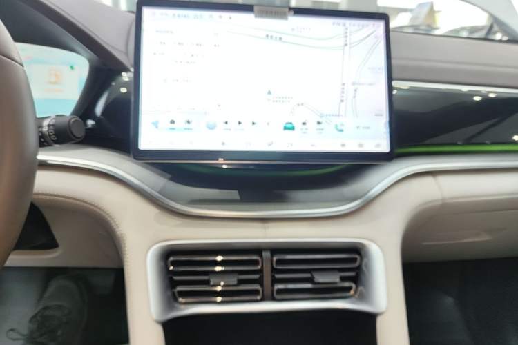Used BYD Song PLUS New Energy 2025 DM-i 112KM Prestige Model Audio And AC Panel