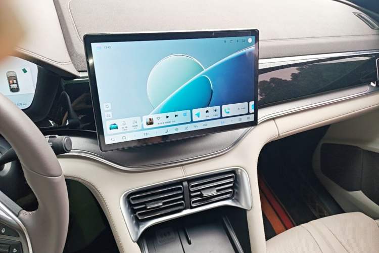 Used BYD Song PLUS New Energy 2025 DM-i 112KM Prestige Model Audio And AC Panel