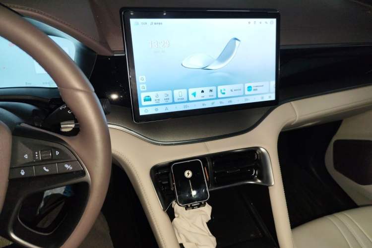 Used BYD Song PLUS New Energy 2025 EV Intelligent Driving Edition 520km Luxury Model Audio And AC Panel