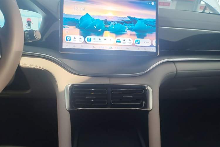Used BYD Song PLUS New Energy 2025 DM-i 112KM Prestige Model Audio And AC Panel