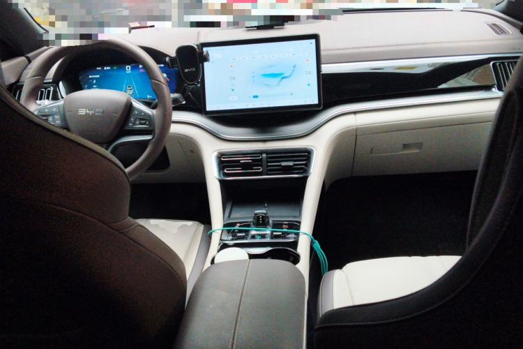 Used BYD Song PLUS New Energy 2025 EV 520km Luxury Version Center Console