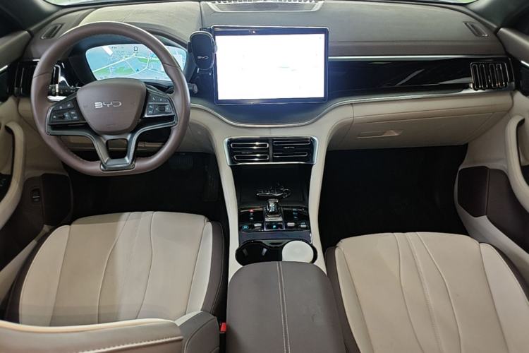 Used BYD Song PLUS New Energy 2025 EV 520km Luxury Version Center Console