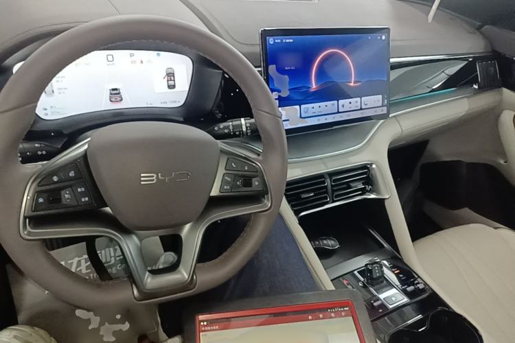 Used BYD Song PLUS New Energy 2025 DM-i 112KM Prestige Model Center Console