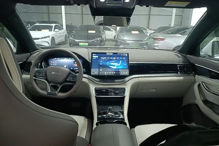 Used BYD Song PLUS New Energy 2025 EV 520km Luxury Version Center Console