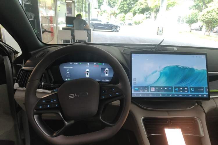 Used BYD Song PLUS New Energy 2025 EV Smart Drive Edition 605km Flagship Model Center Console