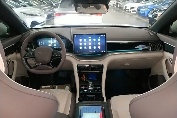 Used BYD Song PLUS New Energy 2025 DM-i Intelligent Driving 112KM Prestige Model Center Console