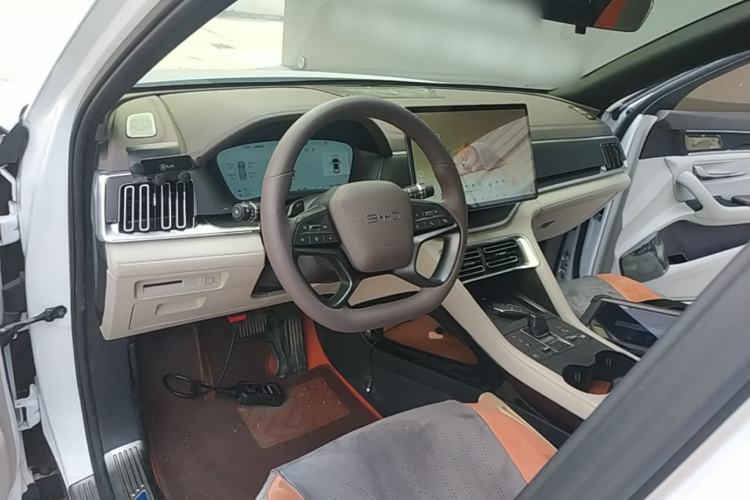Used BYD Song PLUS New Energy 2025 DM-i Smart Drive 112KM Prestige Model Center Console