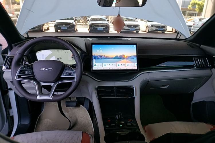 Used BYD Song PLUS New Energy 2025 DM-i 112KM Prestige Model Center Console