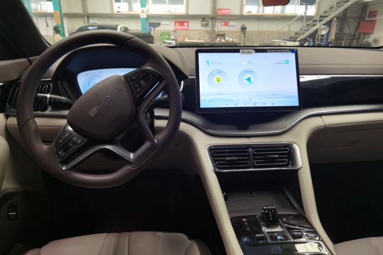 Used BYD Song PLUS New Energy 2025 DM-i 75KM Luxury Model Center Console