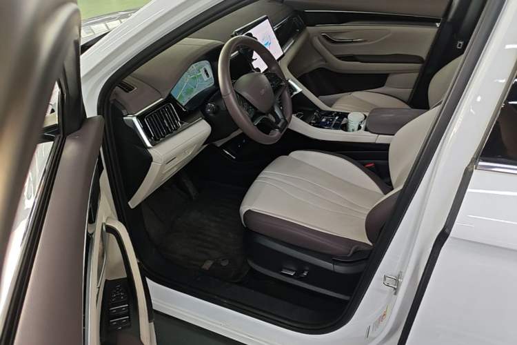 Used BYD Song PLUS New Energy 2025 EV 520km Luxury Version Driver Seat