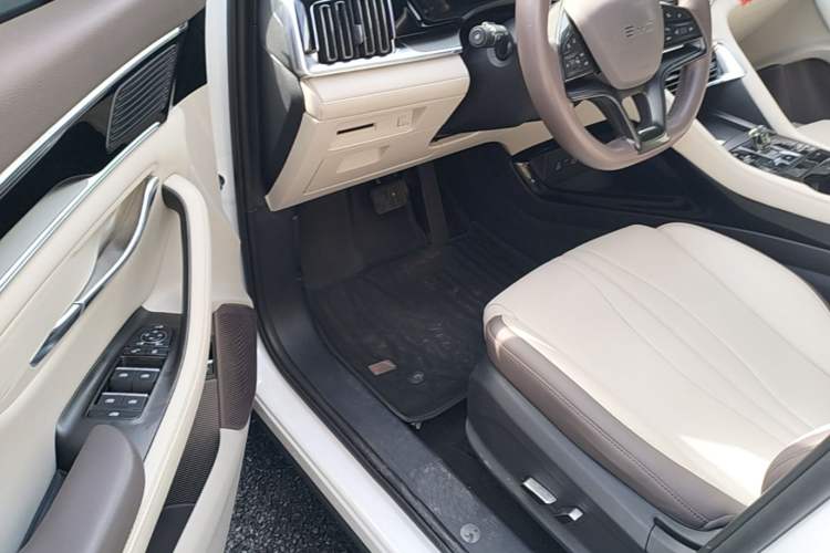 Used BYD Song PLUS New Energy 2025 EV 520km Luxury Version Driver Seat