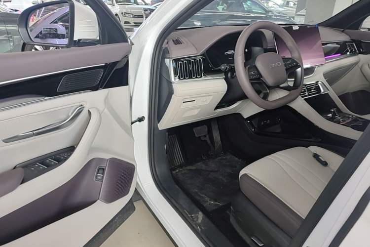 Used BYD Song PLUS New Energy 2025 DM-i Smart Drive 112KM Prestige Model Driver Seat