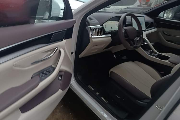 Used BYD Song PLUS New Energy 2025 DM-i 112KM Prestige Model Driver Seat