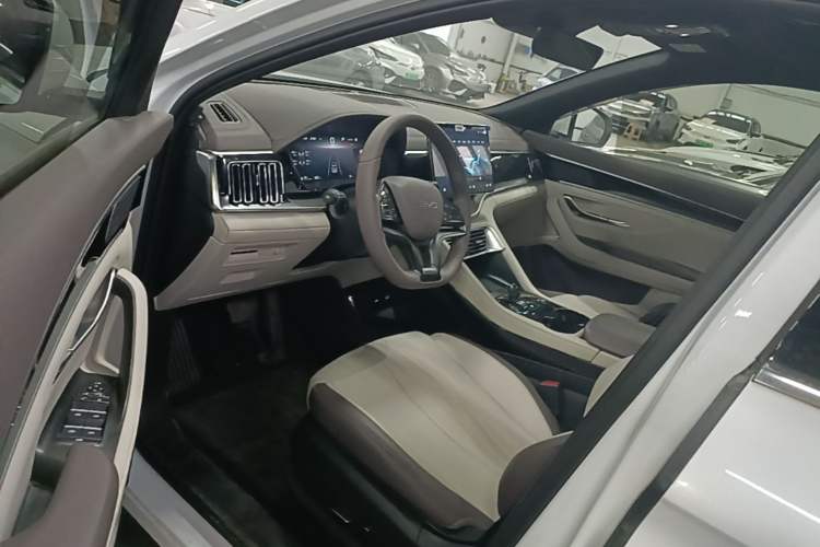 Used BYD Song PLUS New Energy 2025 EV 520km Luxury Version Driver Seat
