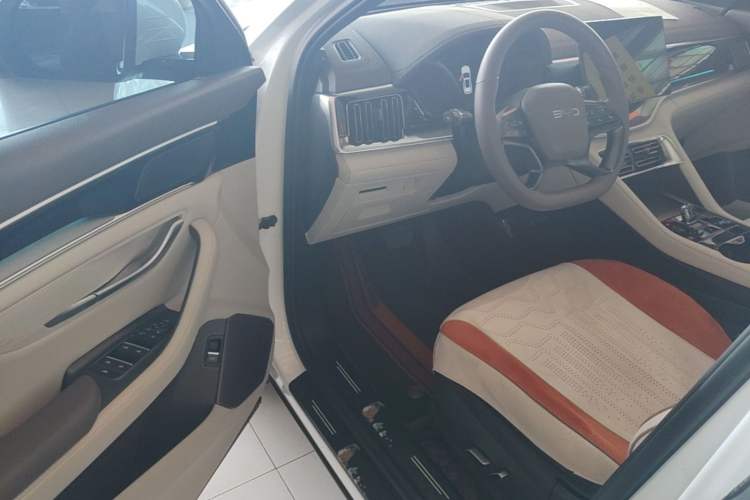 Used BYD Song PLUS New Energy 2025 DM-i Intelligent Driving 112KM Prestige Model Driver Seat