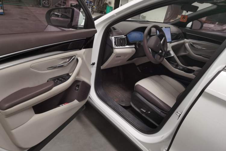 Used BYD Song PLUS New Energy 2025 DM-i 75KM Luxury Model Driver Seat