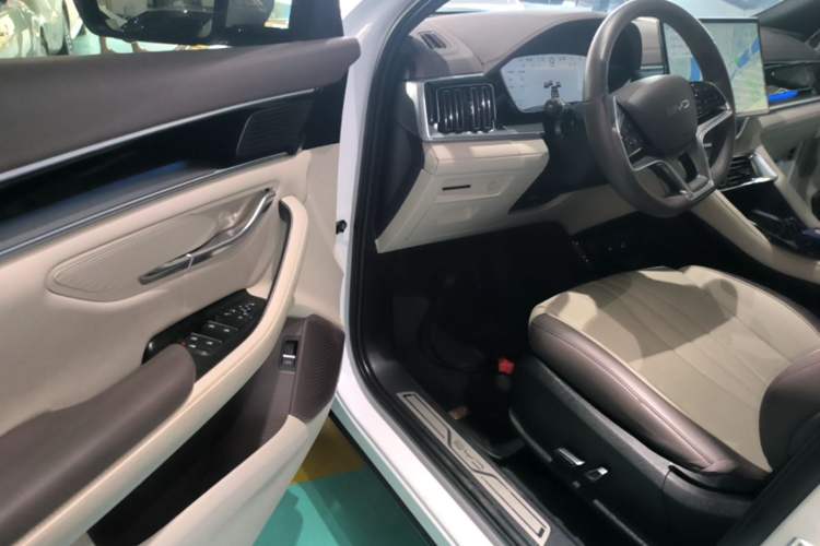 Used BYD Song PLUS New Energy 2025 DM-i 160KM Flagship Model Driver Seat