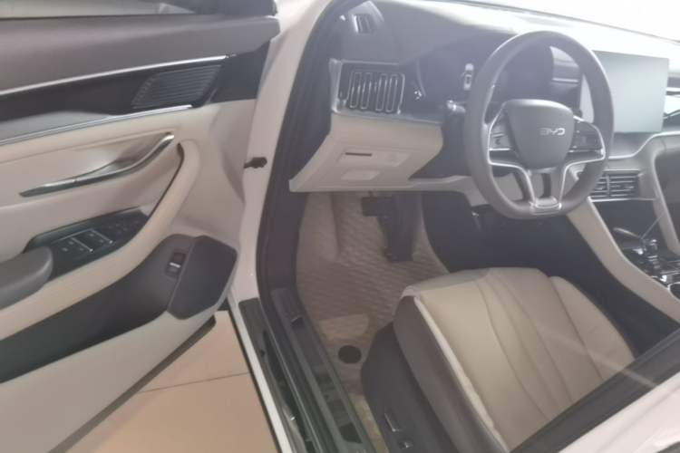 Used BYD Song PLUS New Energy 2025 DM-i 112KM Prestige Model Driver Seat
