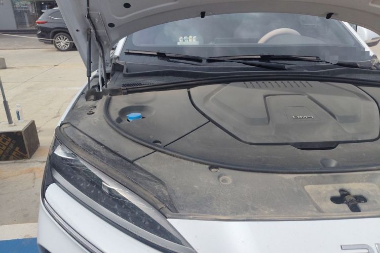 Used BYD Song PLUS New Energy 2025 DM-i 112KM Prestige Model Engine Bay Right