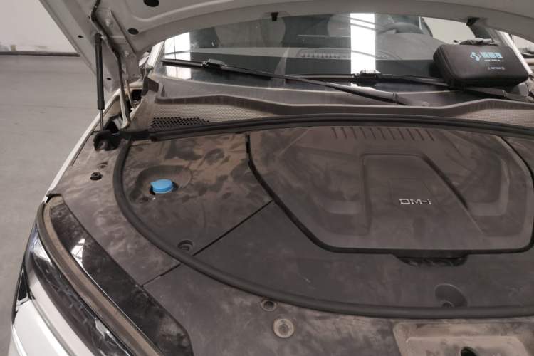 Used BYD Song PLUS New Energy 2025 DM-i 75KM Luxury Model Engine Bay Right