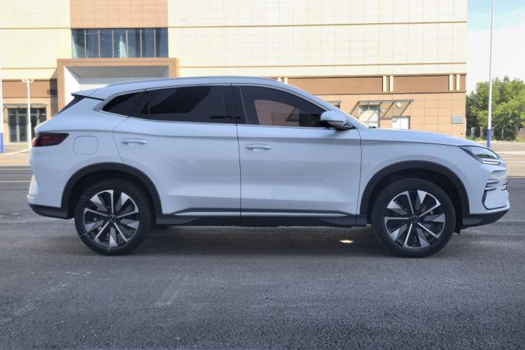 Used BYD Song PLUS New Energy 2025 DM-i 112KM Prestige Model Exterior 3