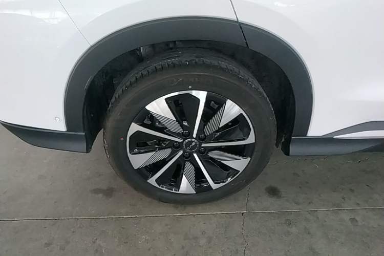 Used BYD Song PLUS New Energy 2025 DM-i Intelligent Driving 112KM Prestige Model Exterior 5