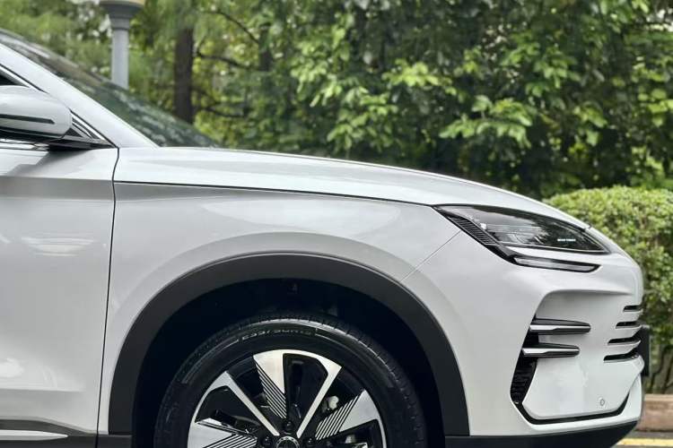 Used BYD Song PLUS New Energy 2025 DM-i 160KM Flagship Model Exterior 9